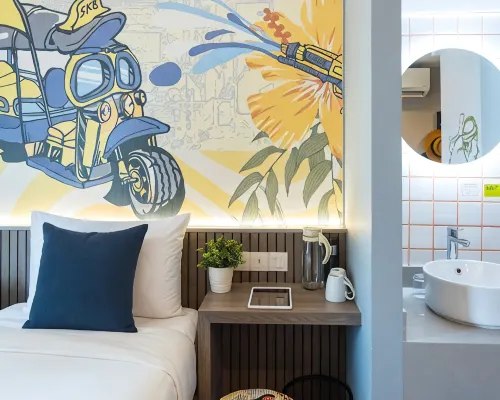 ลาวนจ์ CONNECT พื้นที่ co-working ของ lyf Sukhumvit 8 Bangkok สไตล์ดีไซน์สดใส