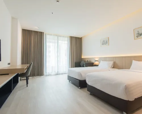 ห้อง Superior Double ของ Madison Bangkok Hotel สะอาดเรียบร้อย เตียง King Size ผ้าปูขาวสดใส