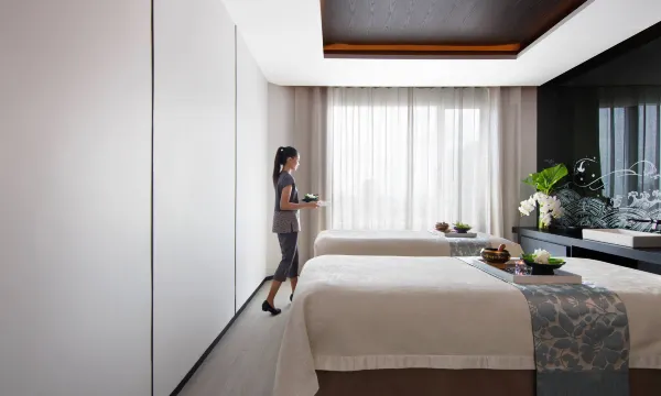 Lobby interior of Bangkok Marriott The Surawongse with warm contemporary Thai art
