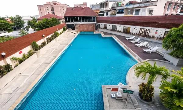 Outdoor swimming pool at Maruay Garden Hotel, Kaset district