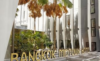 Breakfast buffet dining area at Bangkok Midtown Hotel, offering a mix of Thai and Western dishes from 06:00