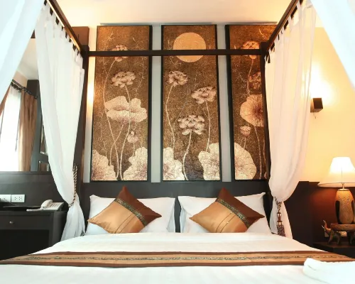 ห้องพักสไตล์ไทยของ Mirth Sathorn Hotel กรุงเทพ