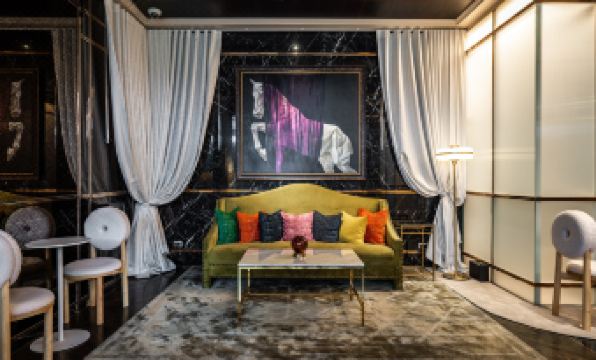ห้องพัก Junior Suite ของ MUU Bangkok ดีไซน์อบอุ่น เตียง King ขนาดใหญ่