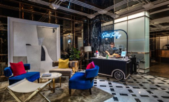 ร้านอาหาร OTTO อิตาเลียนของ MUU Bangkok บรรยากาศสบายเปิดออกสู่ระเบียงสระ