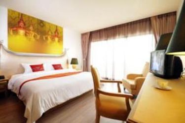 ห้องพักของ Navalai River Resort ตกแต่งสไตล์ไทยร่วมสมัยพร้อมระเบียงริมน้ำ