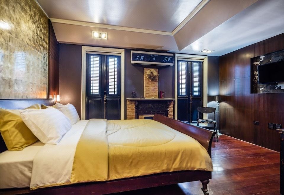 ห้องพักของ Niitra Hostel ที่นอนสบาย สะอาด พร้อมระเบียงและงานตกแต่งโทนอบอุ่น