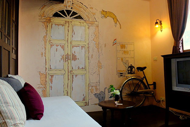 บรรยากาศห้อง Honeymoon Suite ของ Old Capital Bike Inn Bangkok สไตล์เฮอริเทจวินเทจ