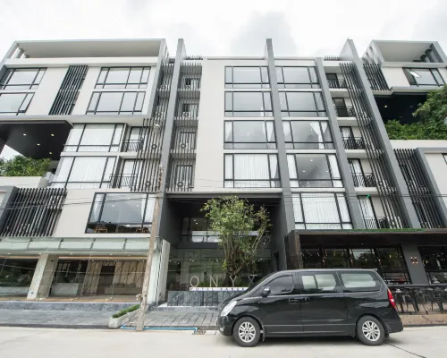 24-hour bar and lounge area at Onix Hotel Bangkok, Suan Luang