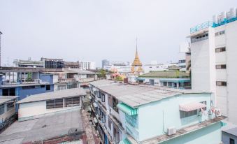 วิวซอยเยาวราช 7 จากระเบียงห้อง Pho Place บรรยากาศไชน่าทาวน์
