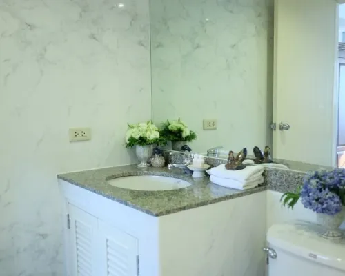 Corridor and general atmosphere of P&R Residence Hotel Bangkok