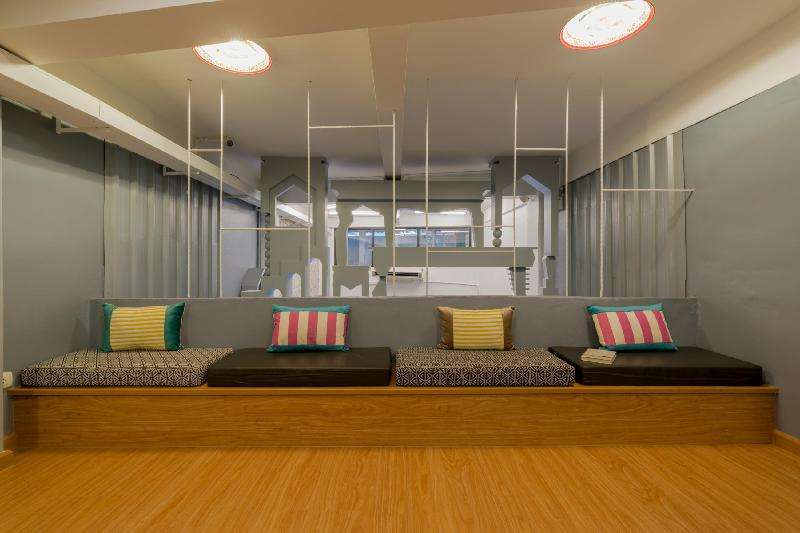 มุมห้องและพื้นที่ใช้สอยของ The Quarter Residence Phayathai ที่จัดวางแบบหนึ่งห้องต่อหนึ่งชั้น