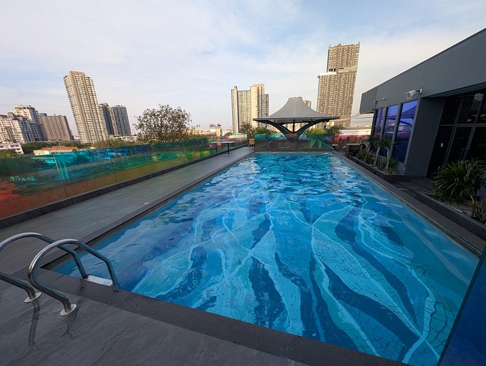 ห้องพักสวีทของ Ramada Plaza Sukhumvit 48 สไตล์โมเดิร์น พื้นที่กว้างขวาง