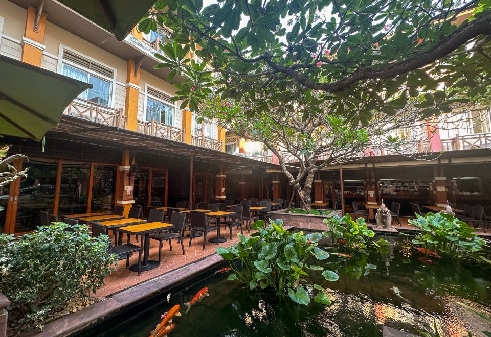 ห้องพักของ Rambuttri Village Inn & Plaza โรงแรมบัดเจต 3 ดาว ซอยรามบุตรี กรุงเทพ