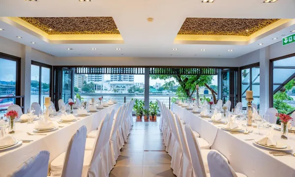 บาร์ริมน้ำและบรรยากาศยามเย็นของ Riva Surya Bangkok วิวแม่น้ำเจ้าพระยา