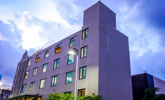 ห้องพักของ Room Quest Don Mueang Airport มีระเบียงและวิวโดยรอบ