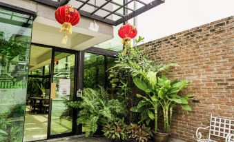 ห้องพักแบบ Standard Twin Room ของ Room Quest Don Mueang Airport