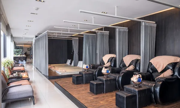 Spa and foot-massage room at S Ratchada Leisure Hotel, open until 1 am daily