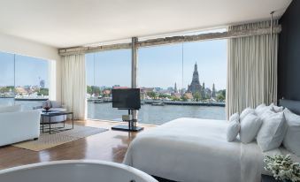 ห้องพัก Deluxe ของ Sala Rattanakosin Bangkok สไตล์ไทยร่วมสมัย วิวแม่น้ำเจ้าพระยาและวัดอรุณ