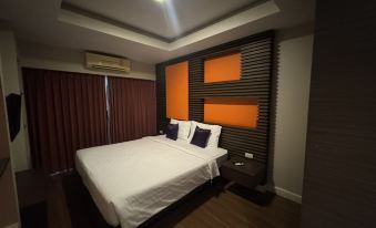 Rooftop swimming pool at Sarasinee All Suite Boutique Hotel, Bangkok, with city view sun deck