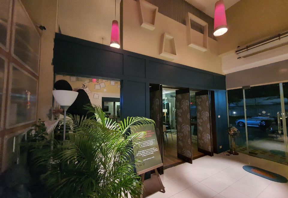 Sathorn Terrace Apartment