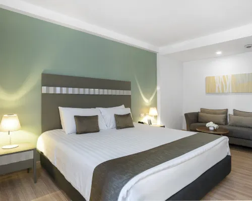 ห้องพักของ SC Park Hotel Bangkok ตกแต่งสไตล์ไทยร่วมสมัย เตียง King size