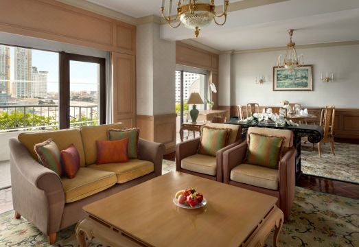 วิวแม่น้ำเจ้าพระยายามค่ำคืนจากห้องพักของ Shangri-La Bangkok