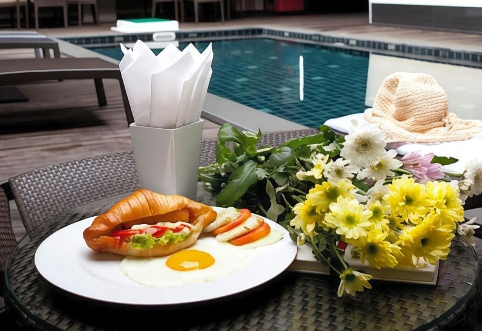 ห้องพัก Superior ของ Siam Swana Hotel ขนาดกะทัดรัดตกแต่งเรียบง่ายสะอาดตา