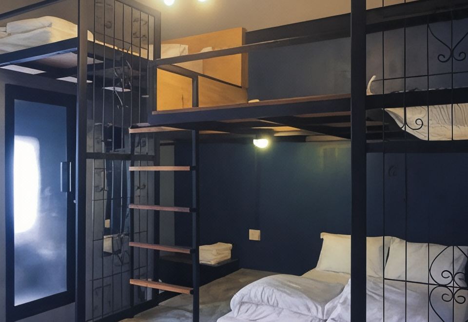 Silom Space Hostel