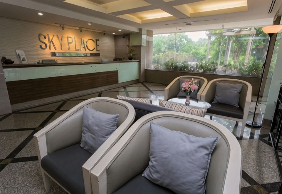 บรรยากาศภายนอกอาคาร Sky Place Srinakarin ถนนศรีนครินทร์ กรุงเทพ