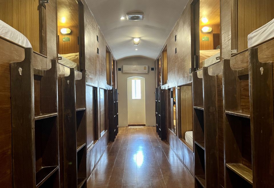Suneta Hostel Khaosan cabin-style beds with individual curtains and reading lights
