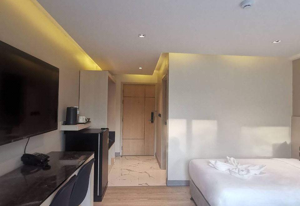 Guest room at The 9 Residence Hotel, Itsara Chai Alley, Suan Luang, Bangkok — closest hotel to Samitivej Srinakarin Hospital