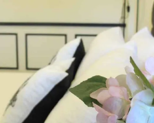 Clean minimalist guest room with LED TV and air conditioning at U431 Chaengwattana, Pak Kret