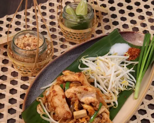 คาเฟ่และพื้นที่นั่งเล่นส่วนกลาง Unplugged at Bangrak บรรยากาศอบอุ่น