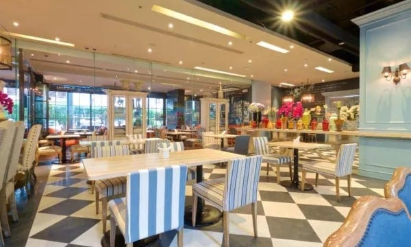 ร้านอาหาร Love East Bistro ของ Vic3 Bangkok เสิร์ฟอาหารไทยและนานาชาติบรรยากาศสบายๆ