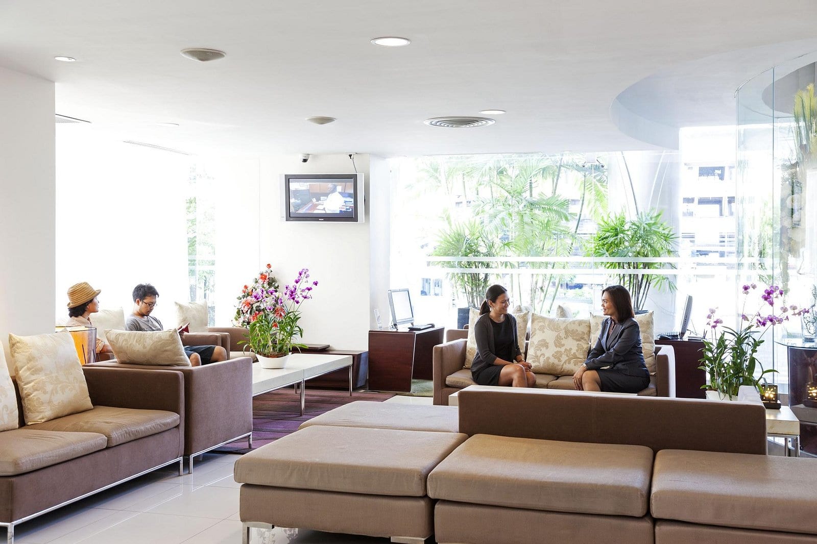 ภายในห้องพักและพื้นที่ส่วนกลางของ Viva Garden Serviced Residence ย่านบางจาก พระโขนง กรุงเทพ
