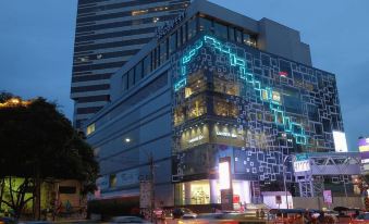 บาร์และคาเฟ่ของ V One Pride Sukhumvit 22 บรรยากาศทันสมัยโทนเข้ม