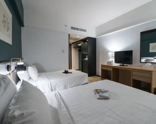 ห้อง Deluxe Room ของ Witz Bangkok Hotel Ramkhamhaeng ตกแต่งใหม่ 2020 เตียงสะอาด ทีวีจอแบน