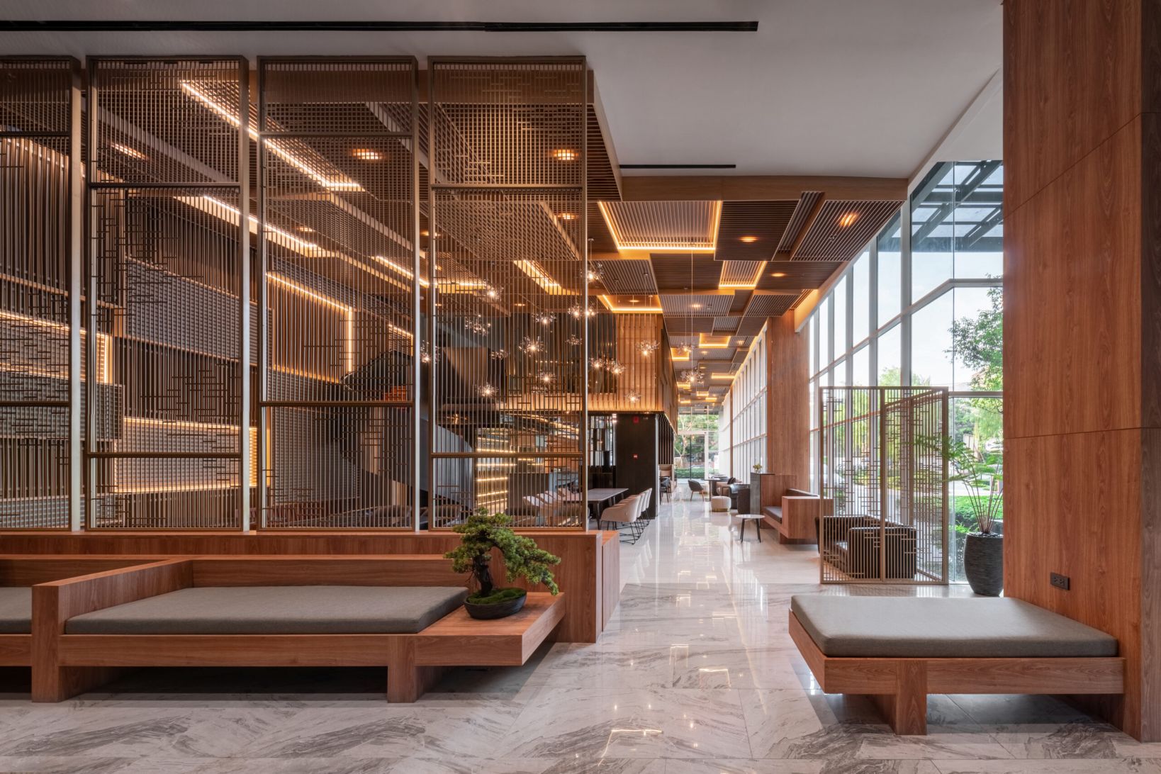The bright, contemporary lobby and common area of Wyndham Garden Bangkok Sukhumvit 42