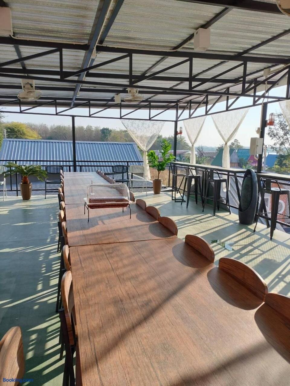 Movit Nakathibodi Resort