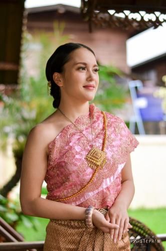 เรือนไทยเกสต์เฮาส์ บึงโขงหลง อาคารสไตล์เรือนไทยในสวนเขียว