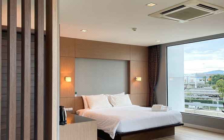 ห้องพักของ The One Hotel บึงกาฬ เตียงใหญ่ ห้องกว้าง โทนสีอบอุ่น