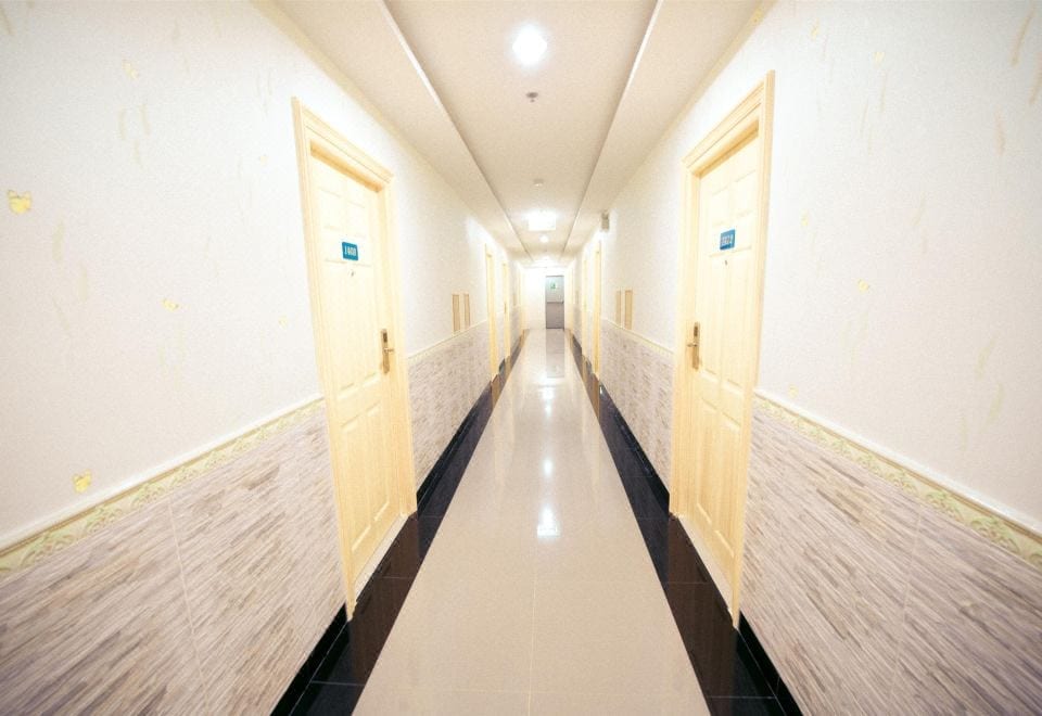 สระว่ายน้ำเกลือกลางแจ้งของโรงแรม Best Western Royal Buriram Hotel