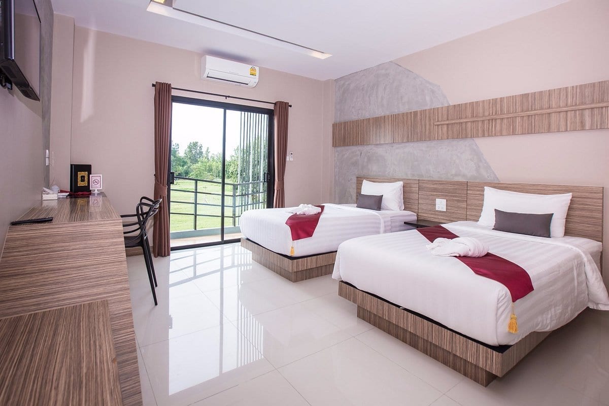 อาคาร Ray Hotel Buriram โรงแรม 3 ดาวในเมืองบุรีรัมย์