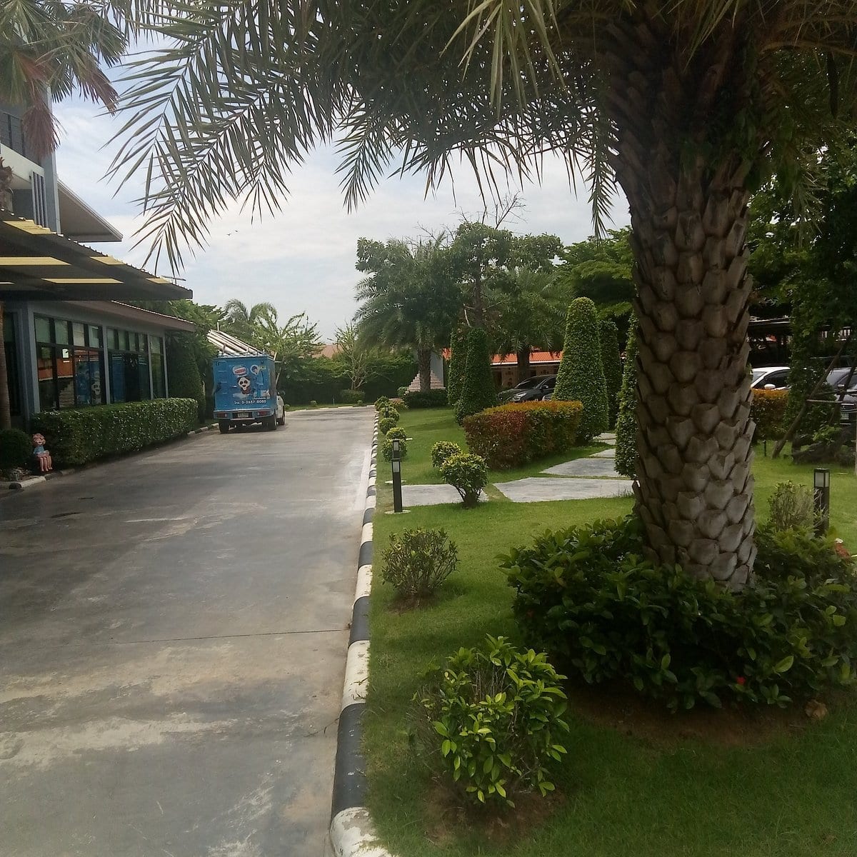 ห้องพักปรับอากาศพร้อมระเบียงของ Ray Hotel Buriram