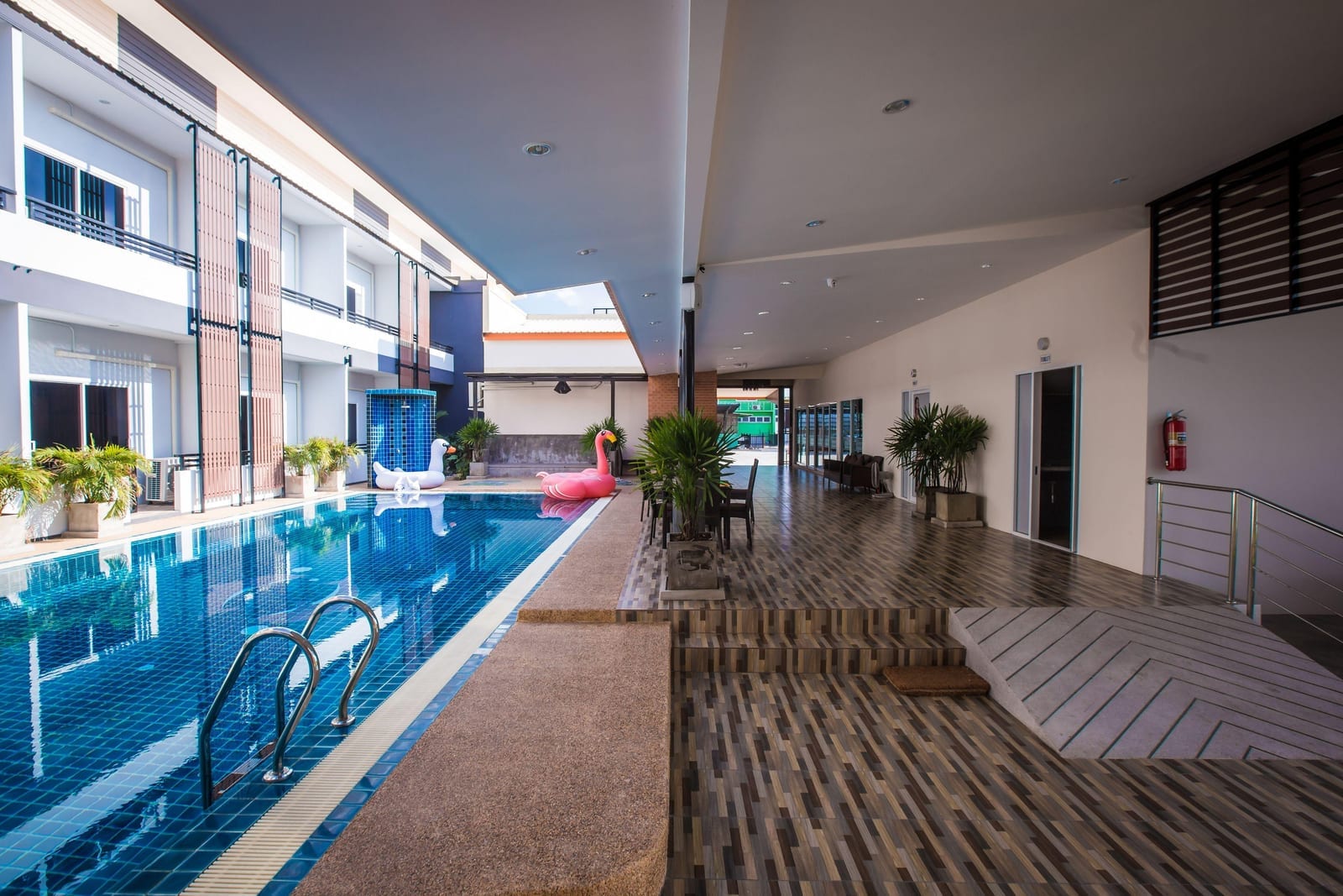 มุมภายในและเลานจ์ของ The S.G. Hotel Buriram ใจกลางเมืองบุรีรัมย์