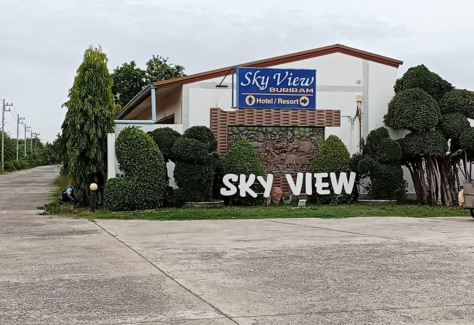 สระว่ายน้ำเกลือกลางแจ้งของ Sky View Resort Buriram