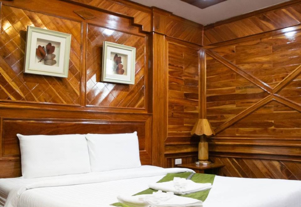 ห้องพักของ Sky View Hotel Buriram โทนอบอุ่น มีระเบียงส่วนตัว