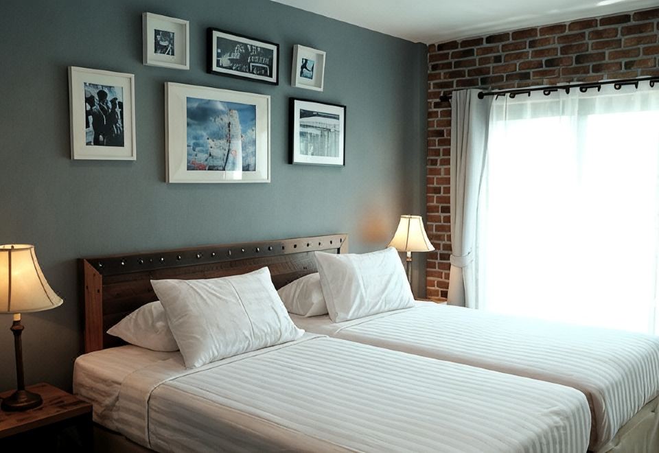 ห้องพักของ The Brown House Hotel ฉะเชิงเทรา ตกแต่งสไตล์คอตเทจโทนน้ำตาลอุ่น เตียงนุ่ม