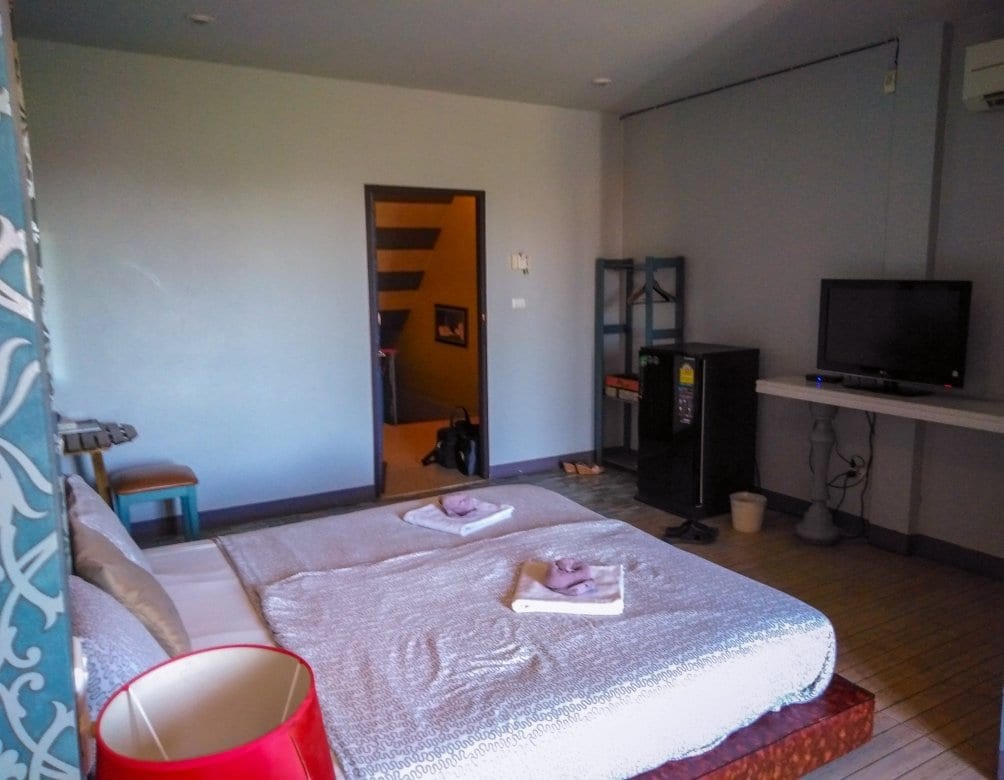 ห้องพักของ The Chill Classic House ฉะเชิงเทรา ตกแต่งสไตล์คลาสสิก-อาร์ตี้ เตียงนุ่ม แอร์เย็น