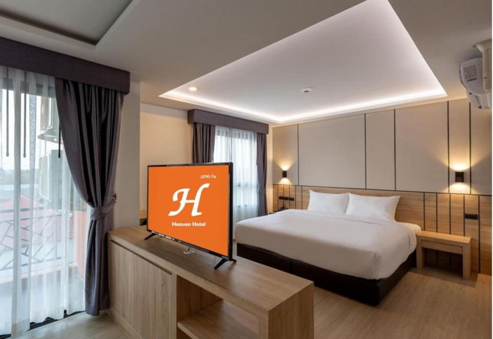 ห้องน้ำและสิ่งอำนวยความสะดวกในห้องพัก Heaven Hotel ฉะเชิงเทรา